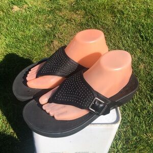 Vionic Capitola Women's Black Platform Gray Studded Buckle Thong Sandals Size 9